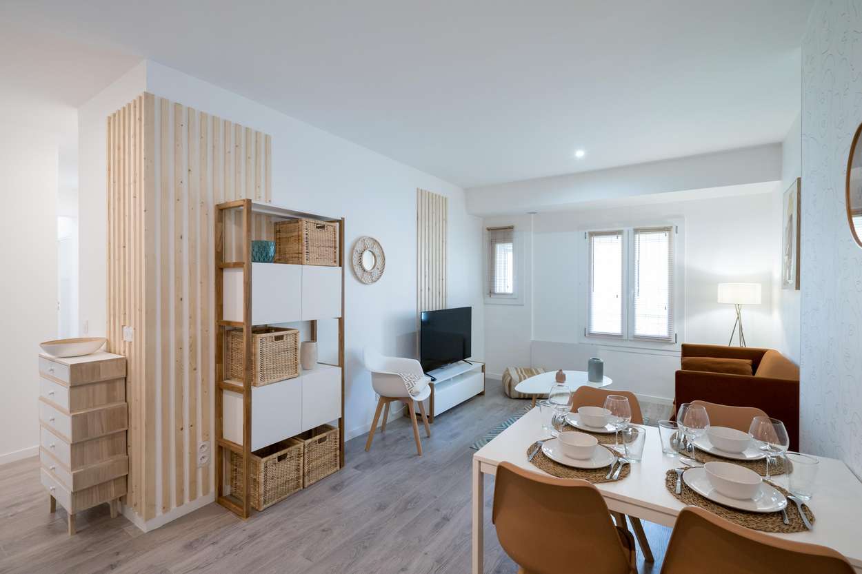 Bureau aménagé dans un style épuré architecture d'intérieur à Toulon